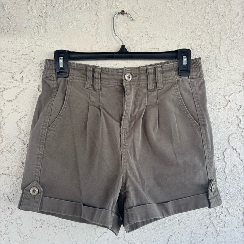 Ivy + Main Olive Green Pleated Cuffed Chino Shorts Small High Rise Utility
